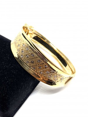 Desenli Kare Çizgili14 Ayar Kelepçe Altın Bileklik - KB0107